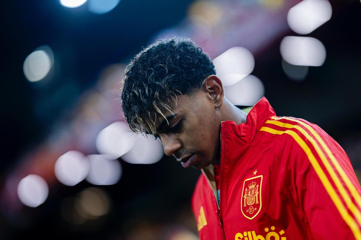 马卡：弗里克希望球队有更多休息，因此取消欧冠赛前踩场训练（马卡报：为让球队多休息，弗里克取消欧冠赛前踩场训练）