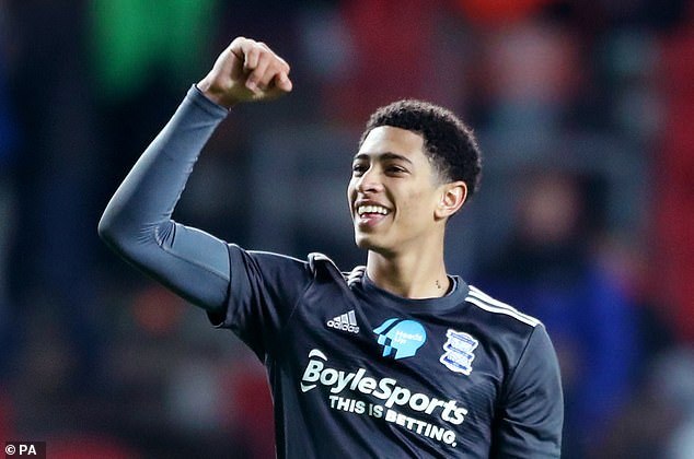 慕尼黑1860主席回应拜仁球迷横幅：这完全不尊重人，越界了（慕尼黑1860主席斥拜仁球迷横幅：失礼且越界）