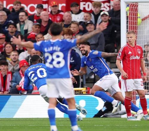 加比亚：赛季最后阶段也会做到最好，这件球衣就是这么要求的（加比亚：赛季冲刺仍将全力以赴，这件球衣意味着必须做到最好）