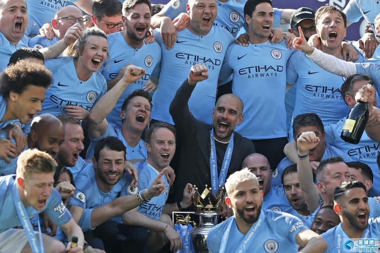 也是上到樊振东大师课了！小胖齐祖上海弄堂里打乒乓（樊振东大师课开讲：小胖携齐祖在上海弄堂切磋乒乓）