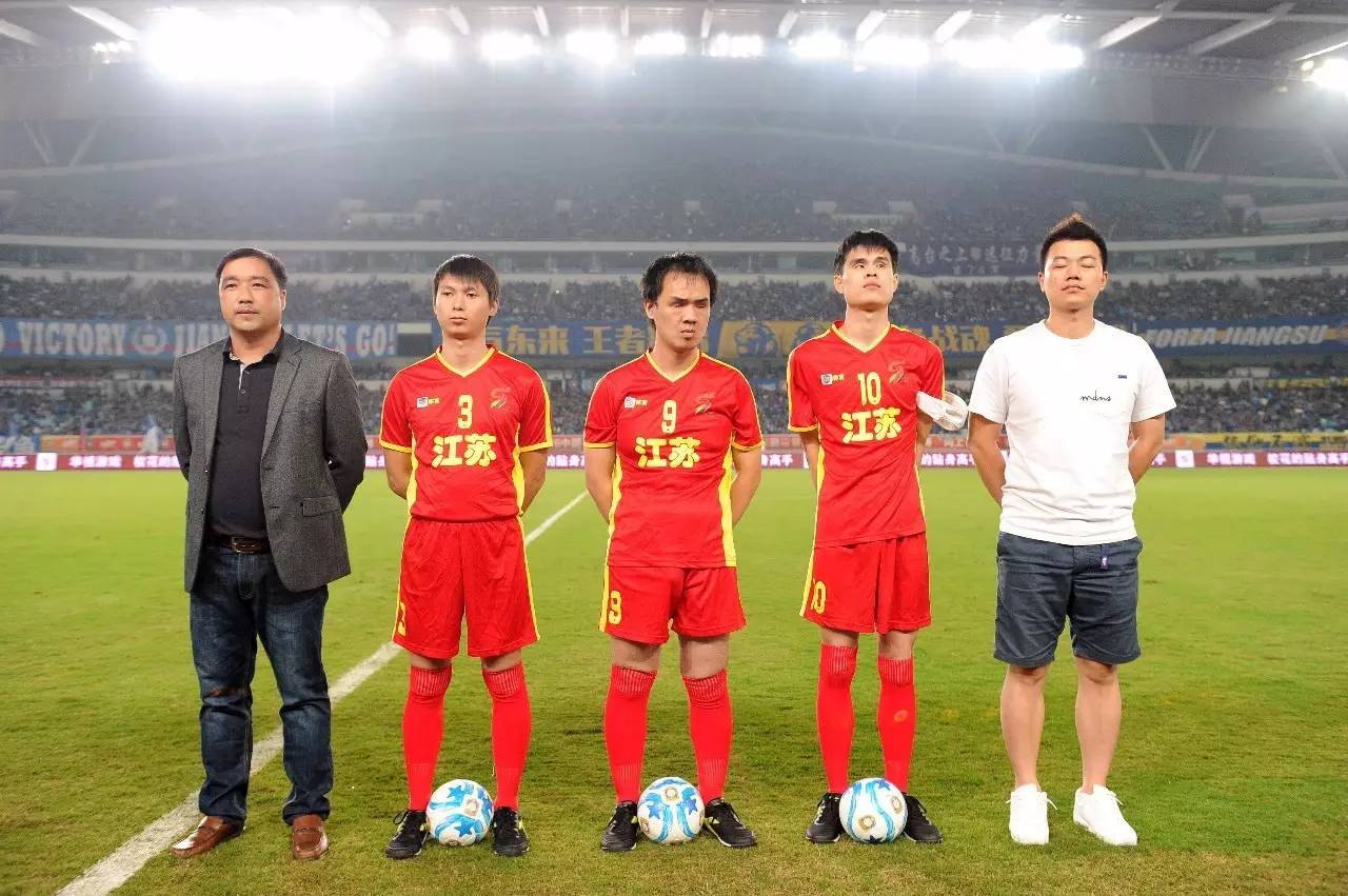 这队的攻防切换太流畅了（这支球队的攻防转换行云流水）