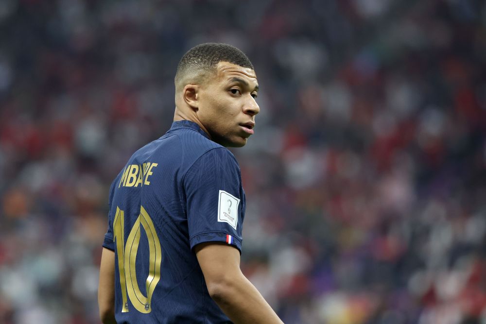 队报评法甲第14轮最佳阵：托万助朗斯登顶领衔，巴黎无人入选（队报评选法甲第14轮最佳阵容：托万引领朗斯登顶，巴黎无一入围）